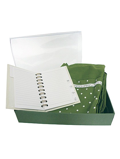 Geschenkset mit Rezeptbuch und Schürze für alle „Haubenköche“